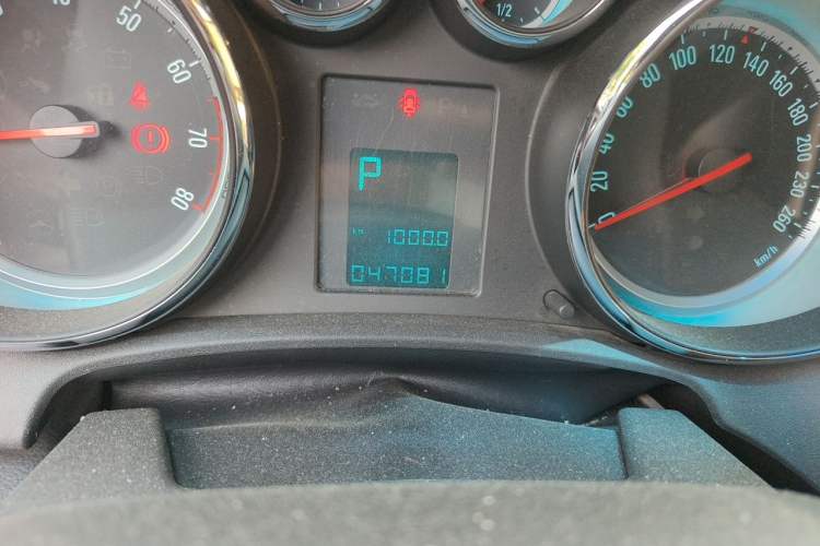 Used Buick GT 2014 XT 1.6L Automatic Fashion Edition Odometer Close Up