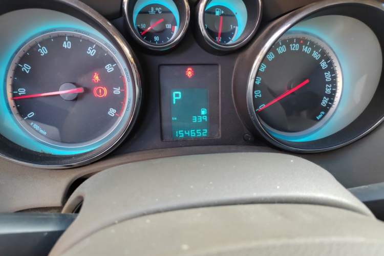 Used Buick GT 2014 XT 1.6L Automatic Comfort Edition Odometer Close Up