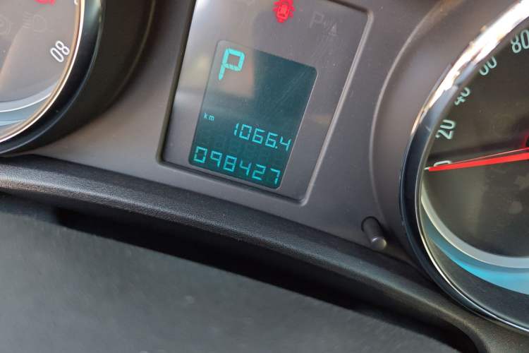Used Buick GT 2014 XT 1.6L Automatic Fashion Edition Odometer Close Up