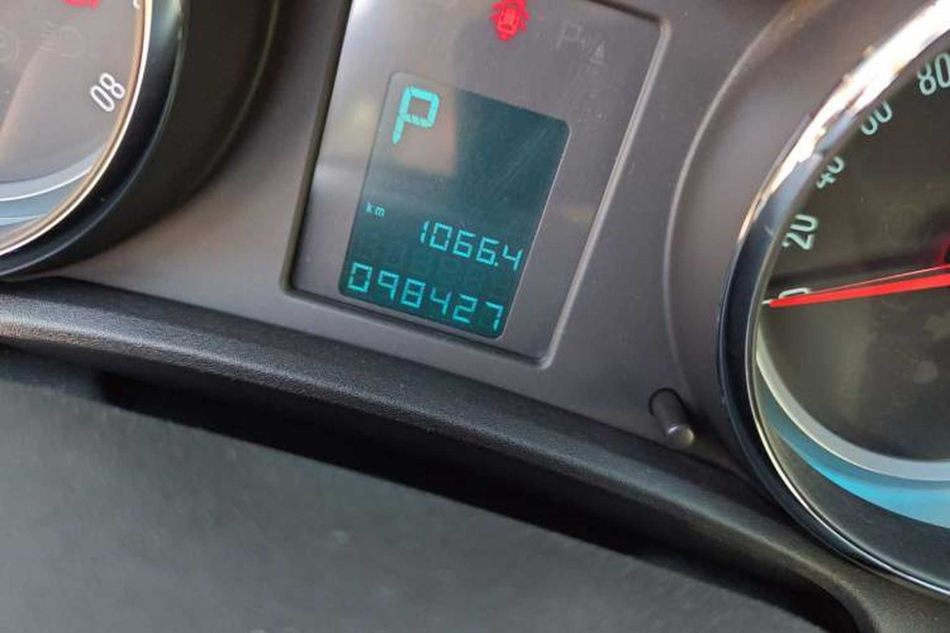 Used Buick GT 2014 XT 1.6L Automatic Fashion Edition Odometer Close Up