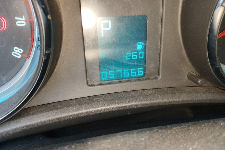 Used Buick GT 2014 XT 1.6L Automatic Fashion Edition Odometer Close Up