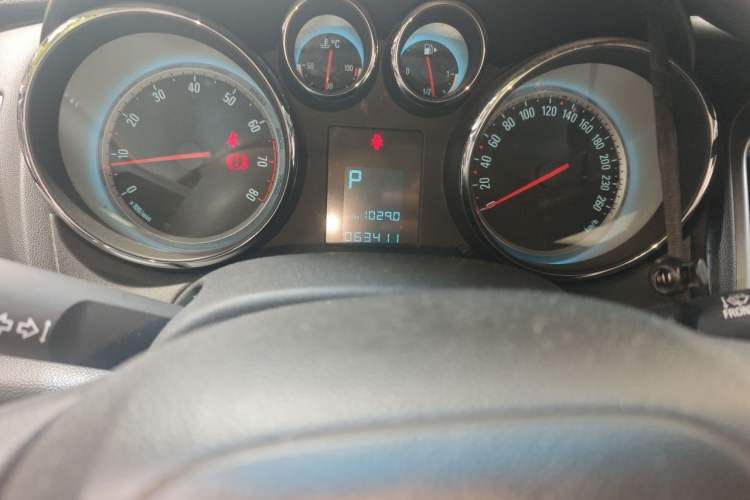 Used Buick GT 2014 XT 1.6L Automatic Fashion Edition Odometer Close Up