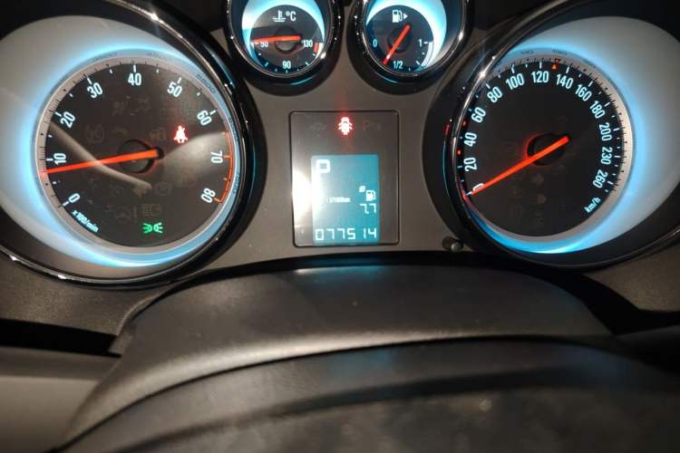 Used Buick GT 2014 XT 1.6L Automatic Fashion Edition Odometer Close Up