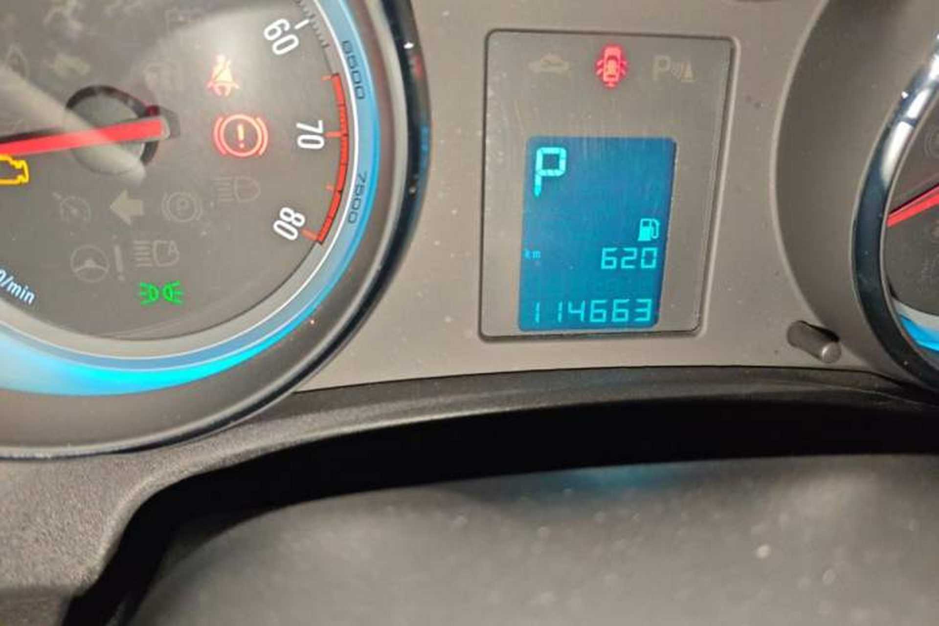 Used Buick GT 2014 XT 1.6L Automatic Fashion Edition Odometer Close Up