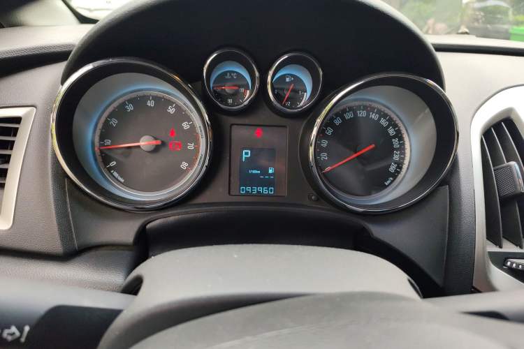 Used Buick GT 2014 XT 1.6L Automatic Fashion Edition Odometer Close Up