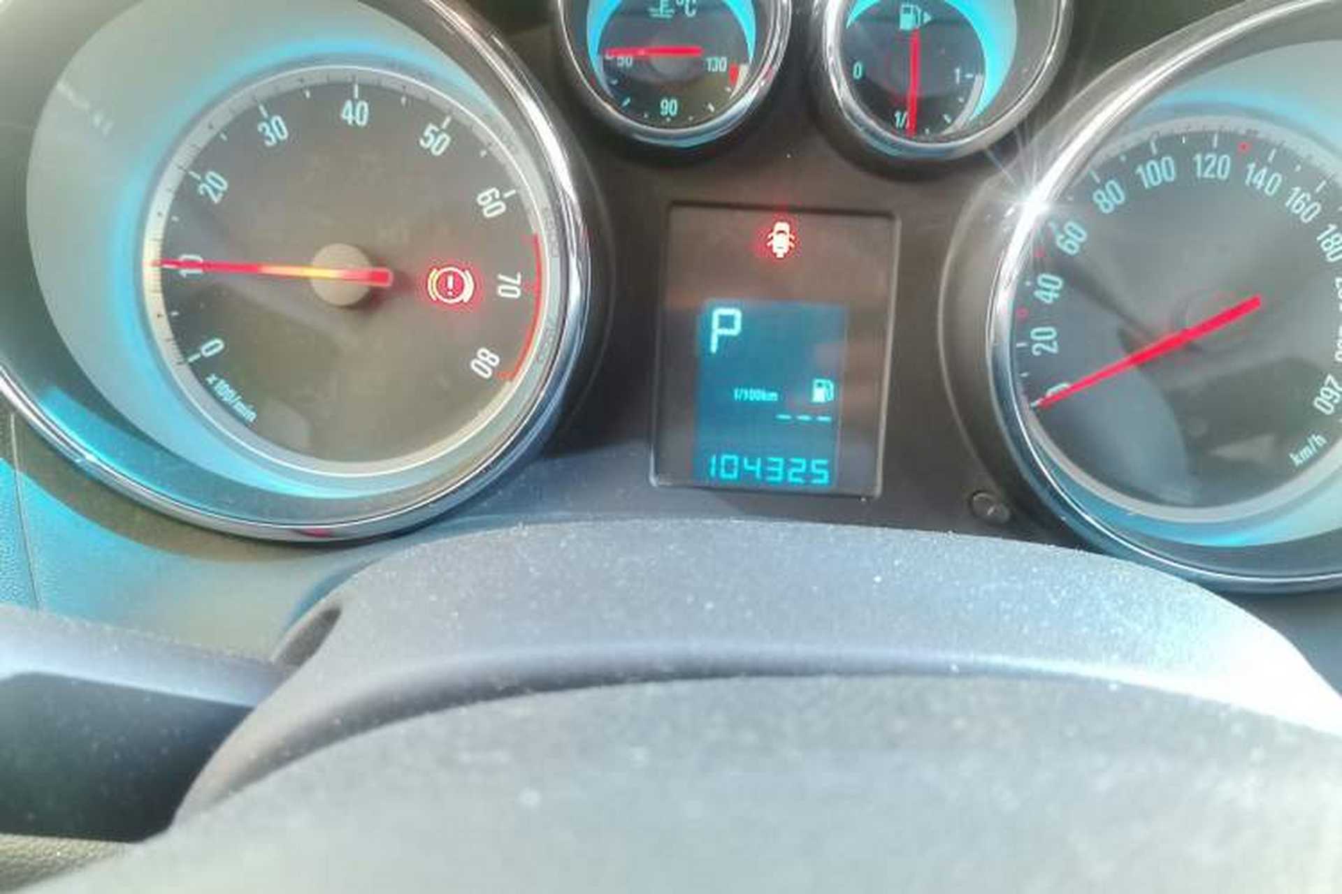 Used Buick GT 2014 XT 1.6L Automatic Fashion Edition Odometer Close Up