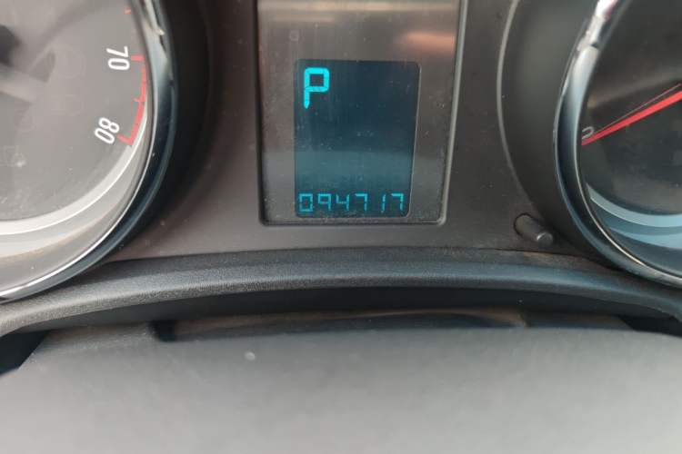 Used Buick GT 2014 XT 1.6L Automatic Fashion Edition Odometer Close Up