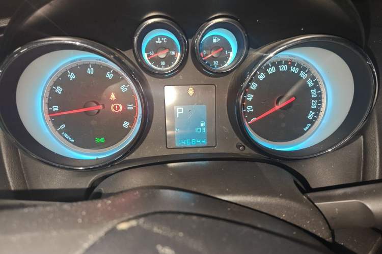 Used Buick GT 2014 XT 1.6L Automatic Fashion Edition Odometer Close Up