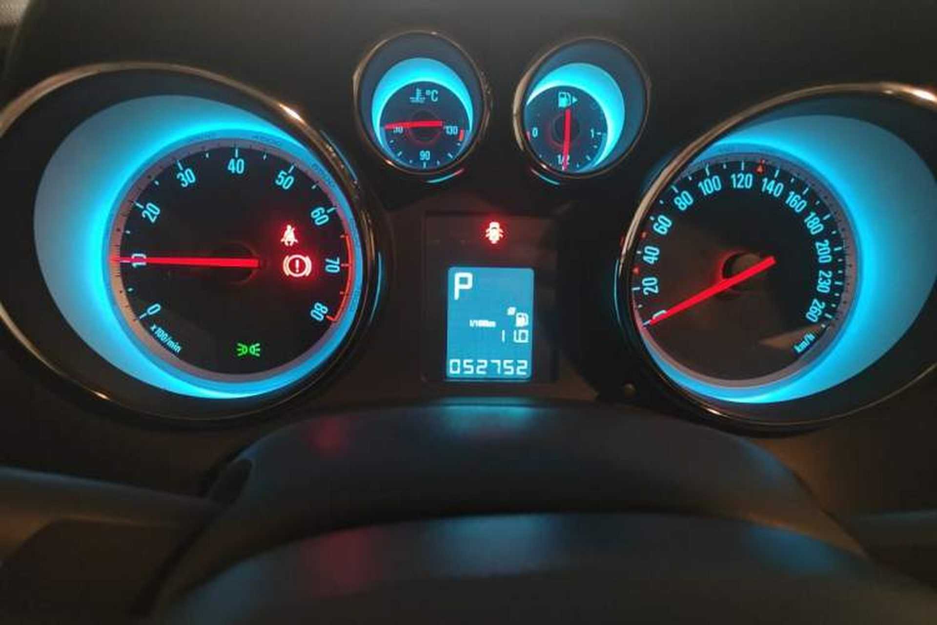 Used Buick GT 2014 XT 1.6L Automatic Fashion Edition Odometer Close Up