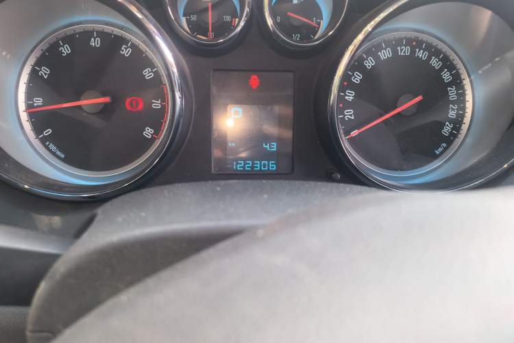 Used Buick GT 2014 XT 1.6L Automatic Fashion Edition Odometer Close Up