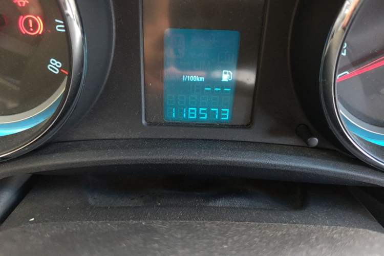 Used Buick GT 2014 XT 1.6L Manual Entry-Level Model Odometer Close Up