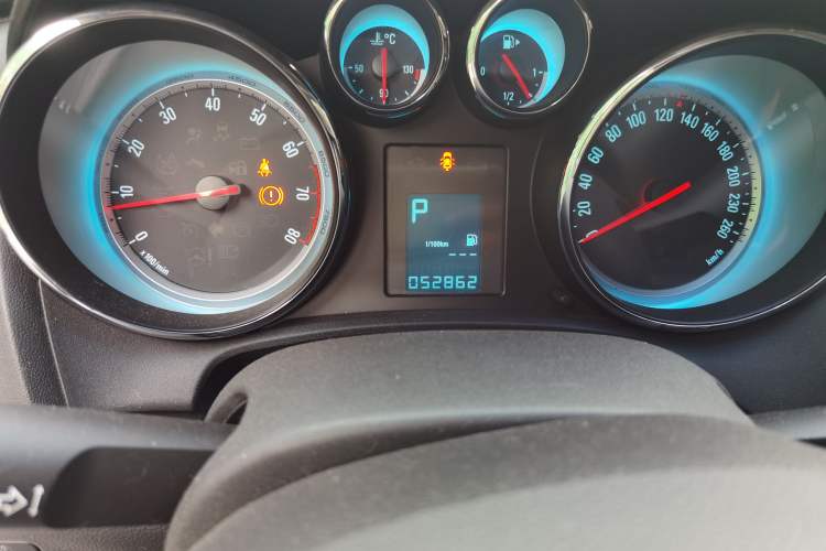 Used Buick GT 2014 XT 1.6L Automatic Fashion Edition Odometer Close Up