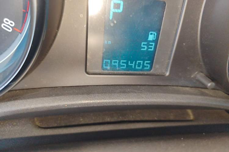 Used Buick GT 2014 XT 1.6L Automatic Fashion Edition Odometer Close Up