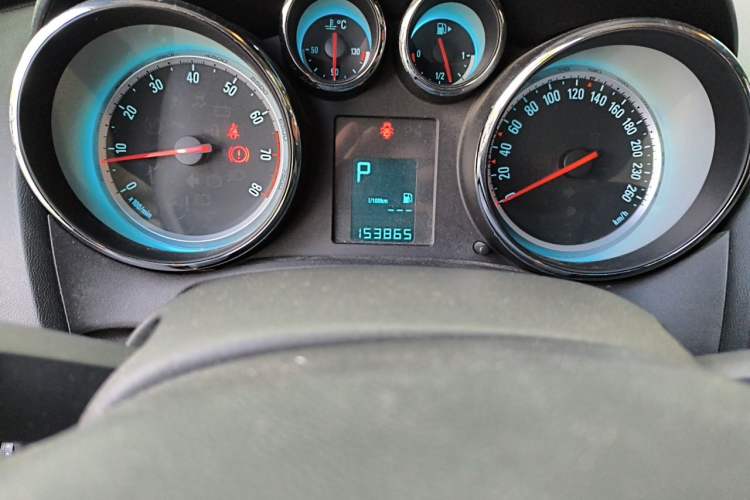Used Buick GT 2014 XT 1.6T Automatic Fashion Sport Edition Odometer Close Up