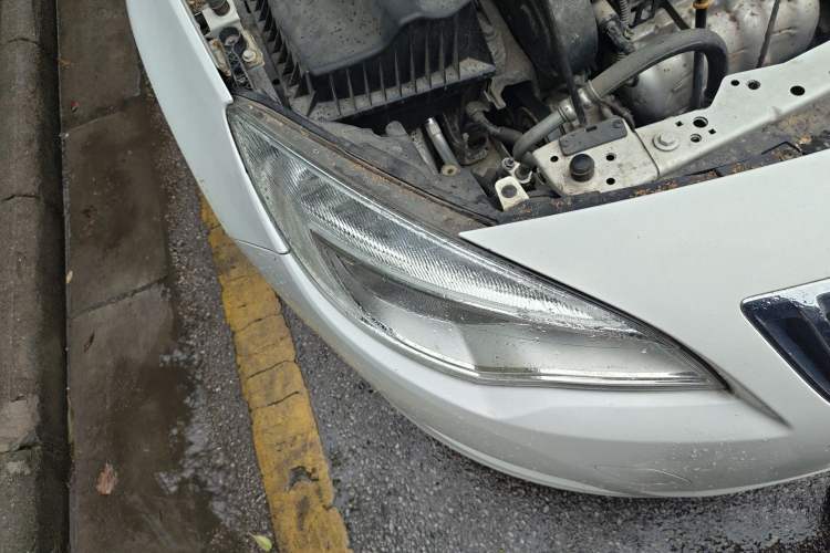 Used Buick GT 2014 XT 1.6L Automatic Fashion Edition Right Front Headlight