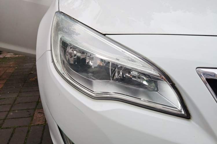 Used Buick GT 2014 XT 1.6L Automatic Fashion Edition Right Front Headlight