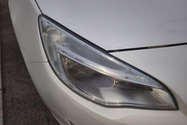Used Buick GT 2014 XT 1.6L Automatic Fashion Edition Right Front Headlight