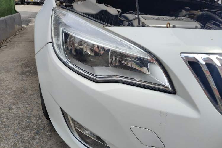 Used Buick GT 2014 XT 1.6L Automatic Fashion Edition Right Front Headlight