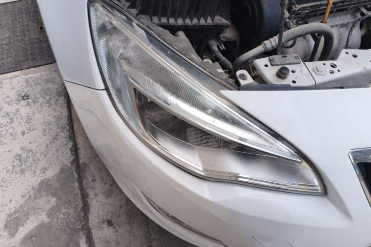 Used Buick GT 2014 XT 1.6L Automatic Fashion Edition Right Front Headlight