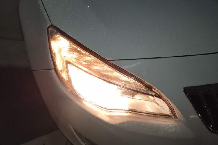 Used Buick GT 2014 XT 1.6L Automatic Fashion Edition Right Front Headlight