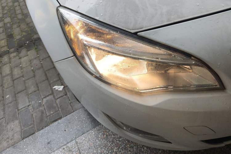 Used Buick GT 2014 XT 1.6L Automatic Fashion Edition Right Front Headlight