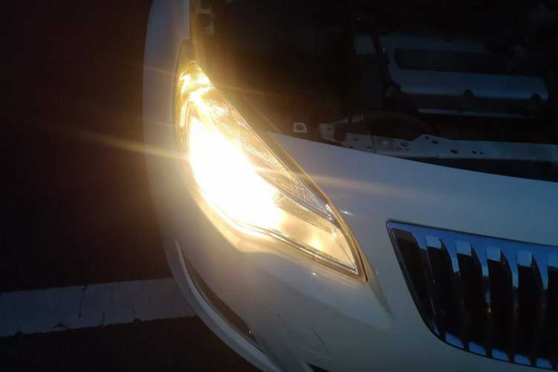 Used Buick GT 2014 XT 1.6L Manual Comfort Edition Right Front Headlight