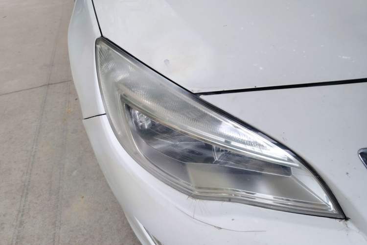 Used Buick GT 2014 XT 1.6L Automatic Fashion Edition Right Front Headlight