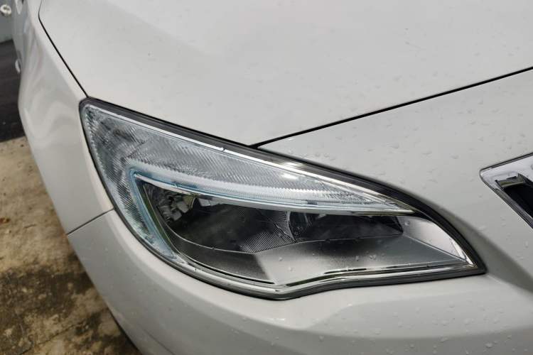 Used Buick GT 2014 XT 1.6L Automatic Comfort Edition Right Front Headlight