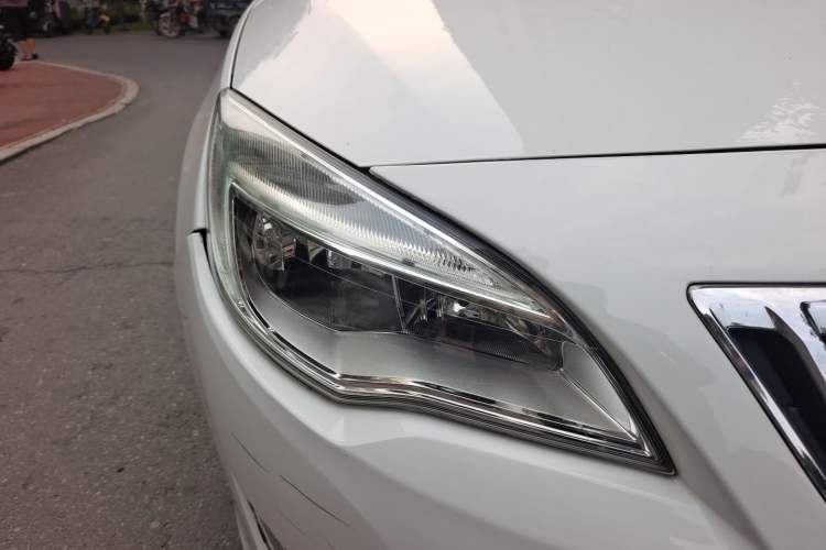 Used Buick GT 2014 XT 1.6L Automatic Fashion Edition Right Front Headlight