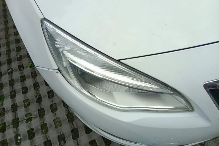 Used Buick GT 2014 XT 1.6L Automatic Fashion Edition Right Front Headlight