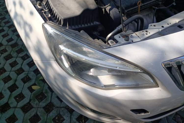 Used Buick GT 2014 XT 1.6L Automatic Fashion Edition Right Front Headlight