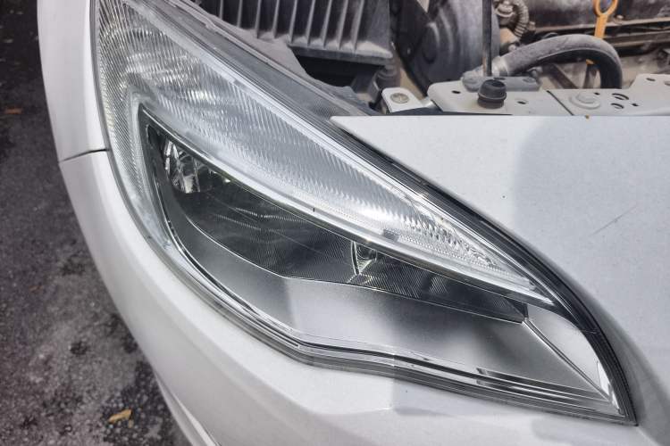 Used Buick GT 2014 XT 1.6L Automatic Fashion Edition Right Front Headlight