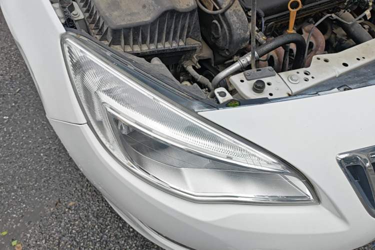 Used Buick GT 2014 XT 1.6L Automatic Fashion Edition Right Front Headlight