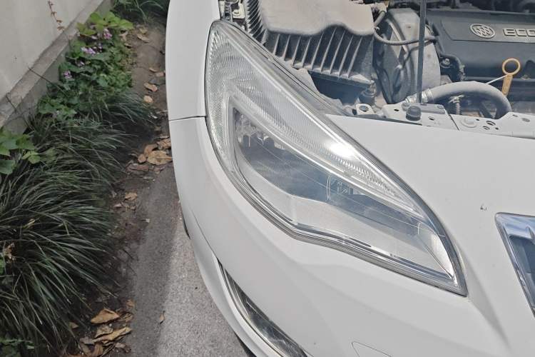 Used Buick GT 2014 XT 1.6L Automatic Fashion Edition Right Front Headlight