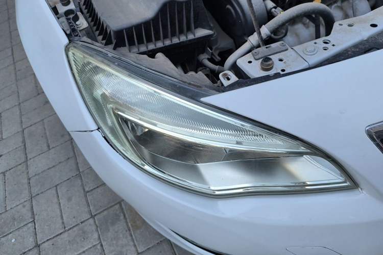 Used Buick GT 2014 XT 1.6L Automatic Fashion Edition Right Front Headlight