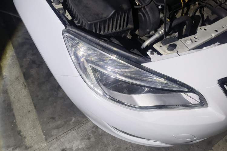 Used Buick GT 2014 XT 1.6L Automatic Fashion Edition Right Front Headlight