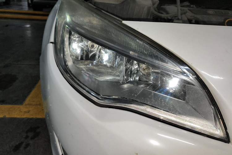 Used Buick GT 2014 XT 1.6L Automatic Fashion Edition Right Front Headlight