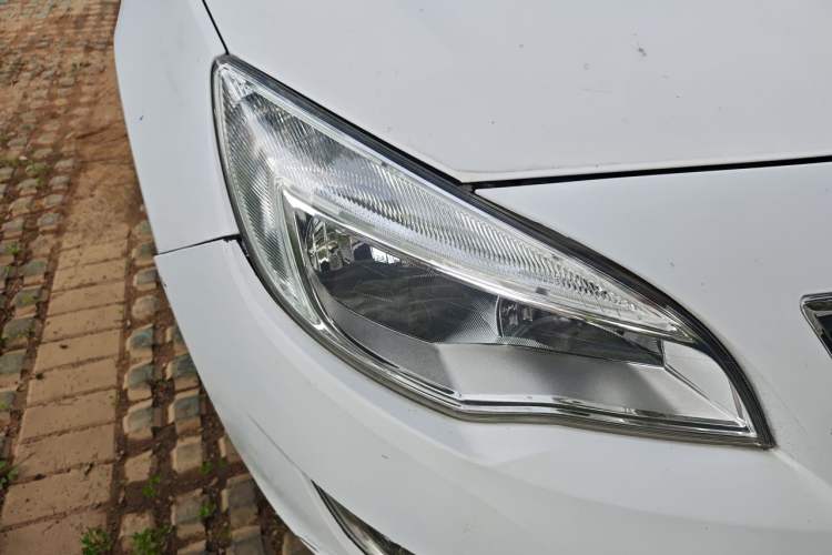 Used Buick GT 2014 XT 1.6L Automatic Fashion Edition Right Front Headlight