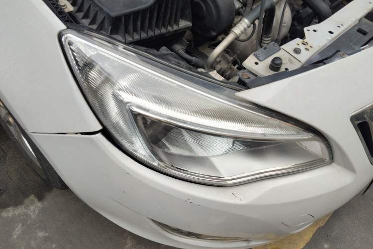 Used Buick GT 2014 XT 1.6L Automatic Fashion Edition Right Front Headlight