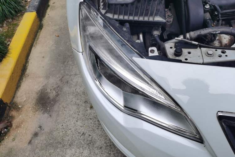 Used Buick GT 2014 XT 1.6L Automatic Fashion Edition Right Front Headlight