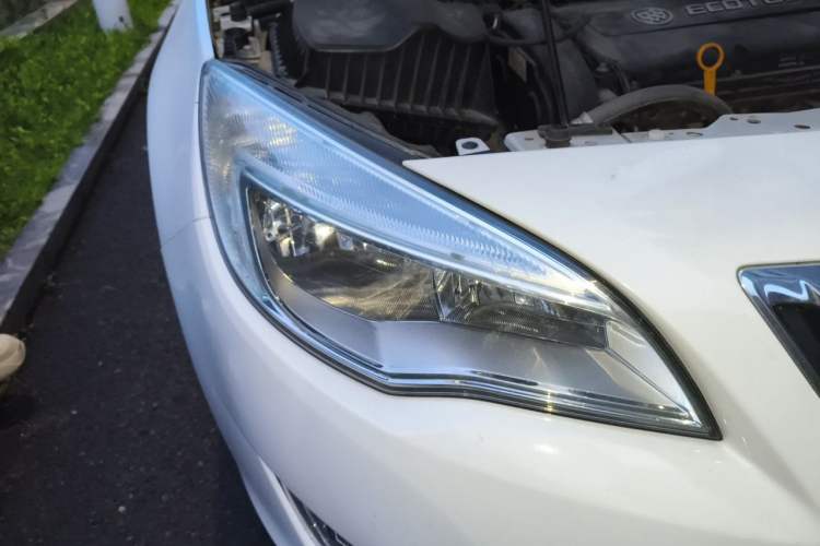 Used Buick GT 2014 XT 1.6L Automatic Comfort Edition Right Front Headlight