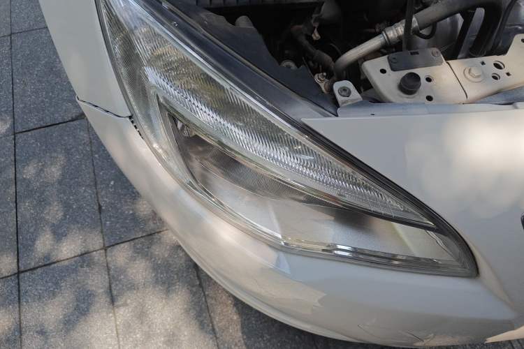 Used Buick GT 2014 XT 1.6L Automatic Fashion Edition Right Front Headlight