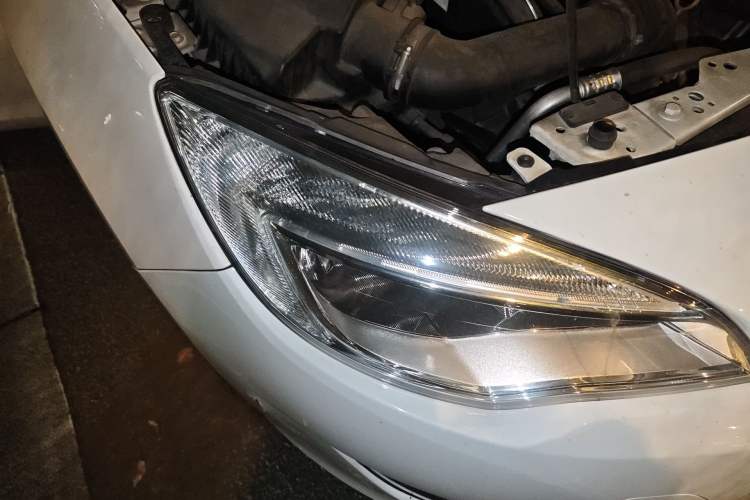 Used Buick GT 2014 XT 1.6T Automatic Fashion Sport Edition Right Front Headlight