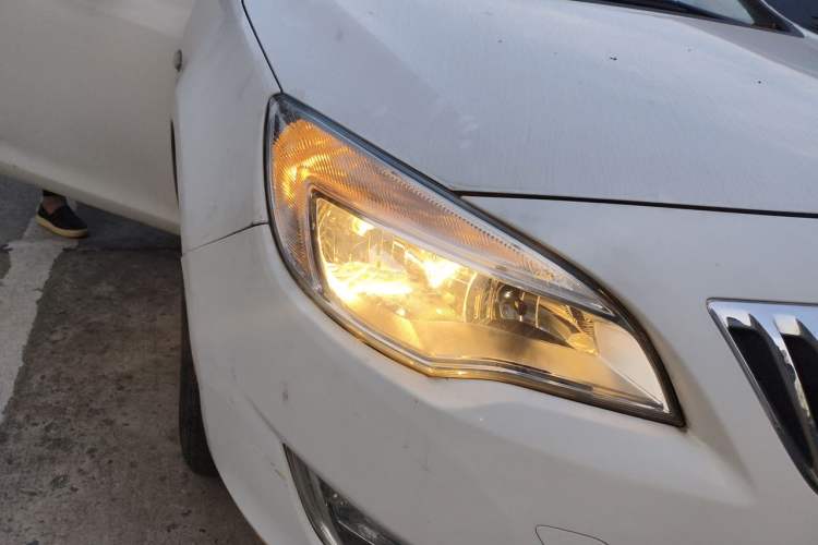 Used Buick GT 2014 XT 1.6L Automatic Fashion Edition Right Front Headlight
