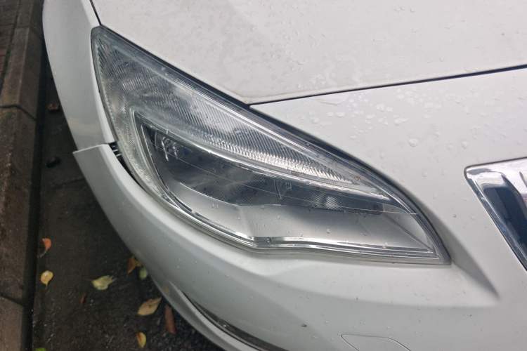 Used Buick GT 2014 XT 1.6L Automatic Fashion Edition Right Front Headlight