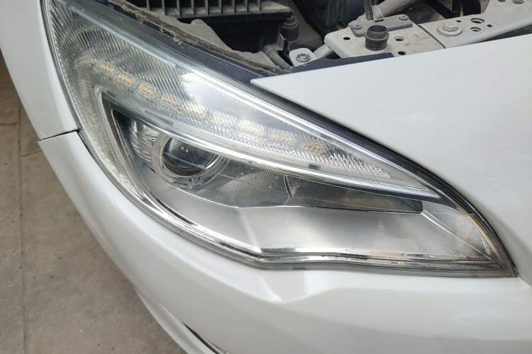 Used Buick GT 2014 XT 1.6L Automatic Fashion Edition Right Front Headlight