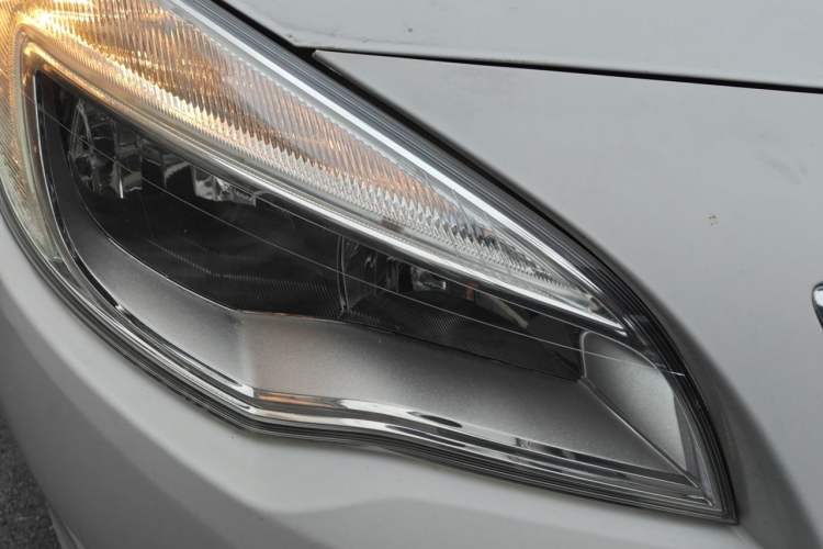 Used Buick GT 2014 XT 1.6L Automatic Fashion Edition Right Front Headlight