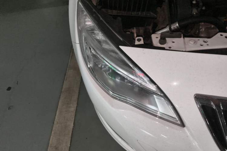 Used Buick GT 2014 XT 1.6L Automatic Fashion Edition Right Front Headlight