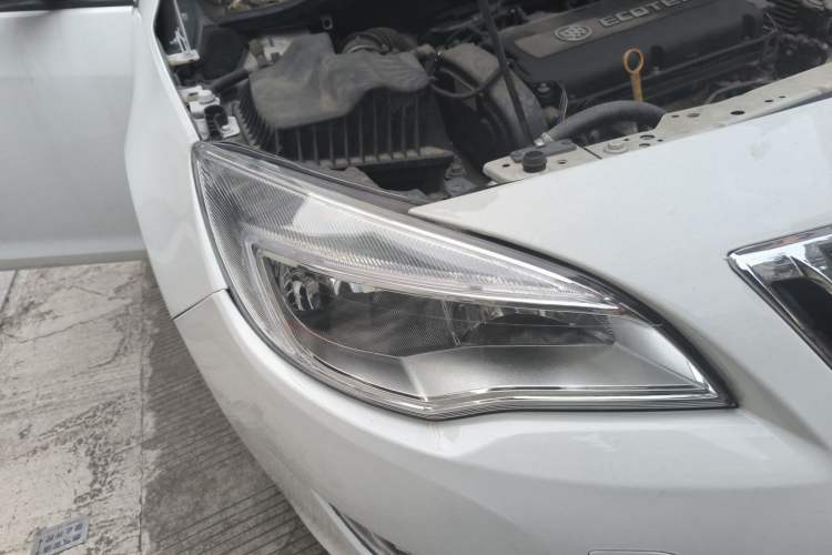 Used Buick GT 2014 XT 1.6L Automatic Fashion Edition Right Front Headlight