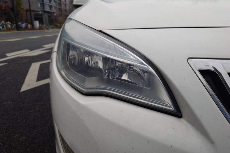 Used Buick GT 2014 XT 1.6L Automatic Comfort Edition Right Front Headlight